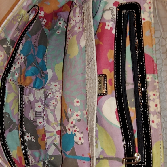 Guess purse - Picture 6 of 7